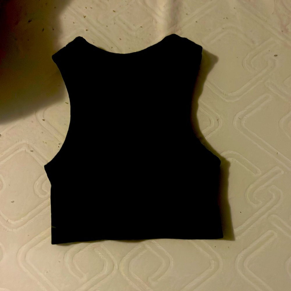 im selling an aerie cropped tank